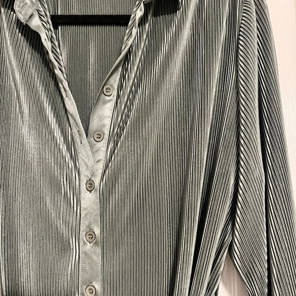 Mable Pleated Dress - Picture 4 of 6